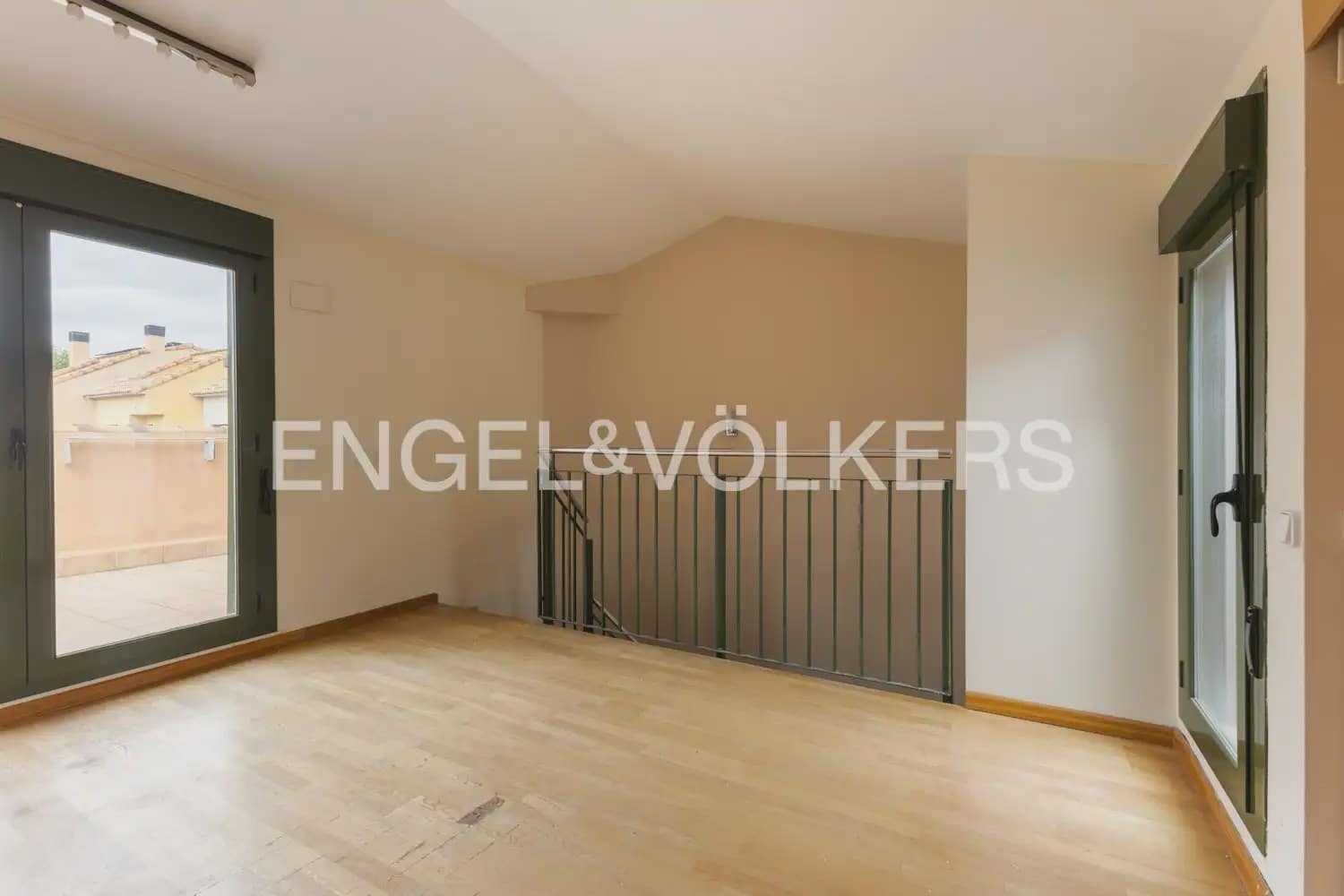 3 Zimmer Reihenhaus zu vermieten in Betera mit Pool Garage - 2.200 € (Ref: 10185201)