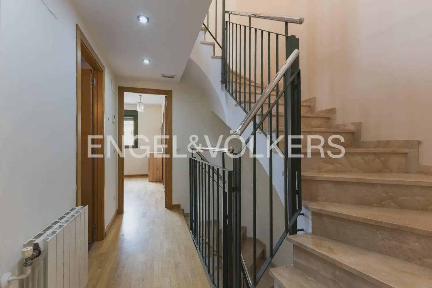 3 Zimmer Reihenhaus zu vermieten in Betera mit Pool Garage - 2.200 € (Ref: 10185201)