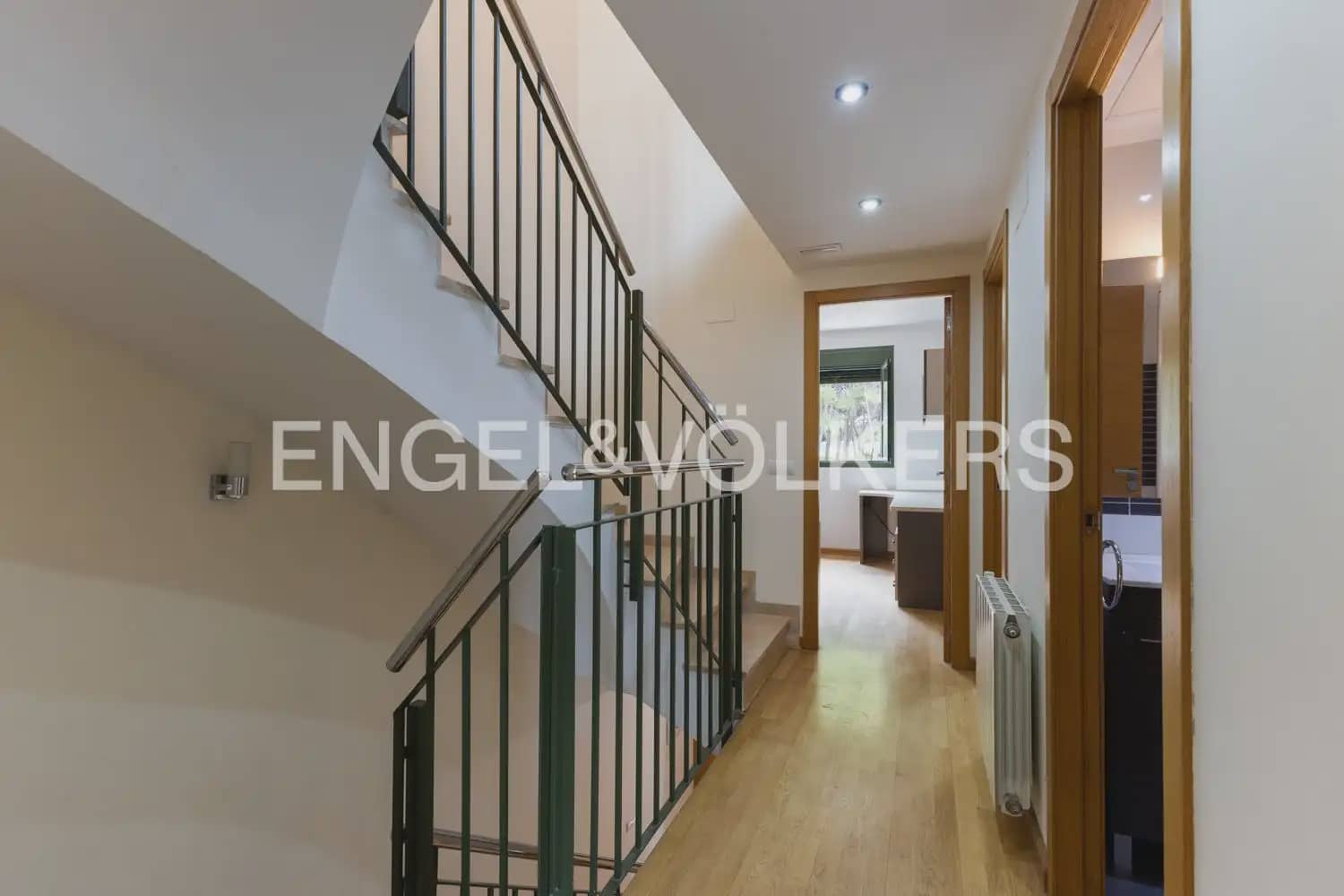 3 Zimmer Reihenhaus zu vermieten in Betera mit Pool Garage - 2.200 € (Ref: 10185201)
