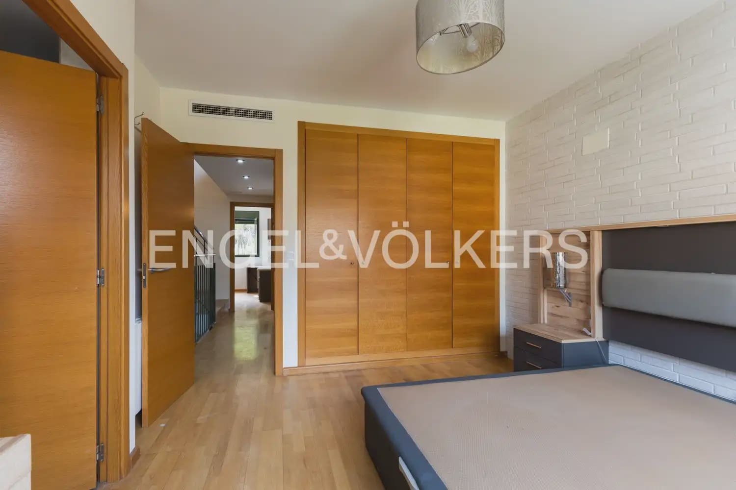 3 Zimmer Reihenhaus zu vermieten in Betera mit Pool Garage - 2.200 € (Ref: 10185201)