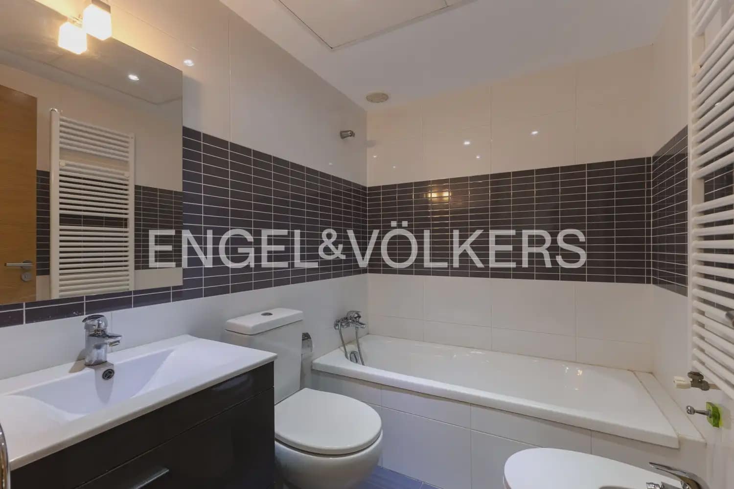 3 Zimmer Reihenhaus zu vermieten in Betera mit Pool Garage - 2.200 € (Ref: 10185201)