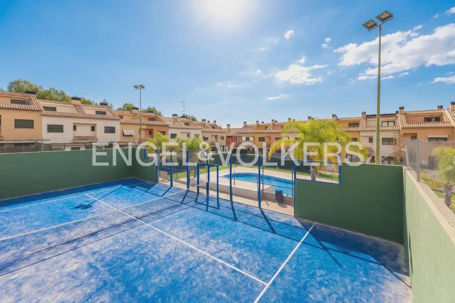 3 Zimmer Reihenhaus zu vermieten in Betera mit Pool Garage - 2.200 € (Ref: 10185201)