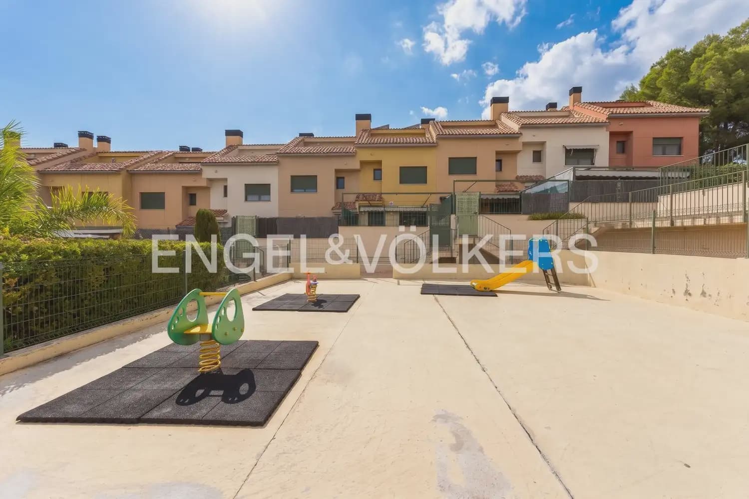3 Zimmer Reihenhaus zu vermieten in Betera mit Pool Garage - 2.200 € (Ref: 10185201)