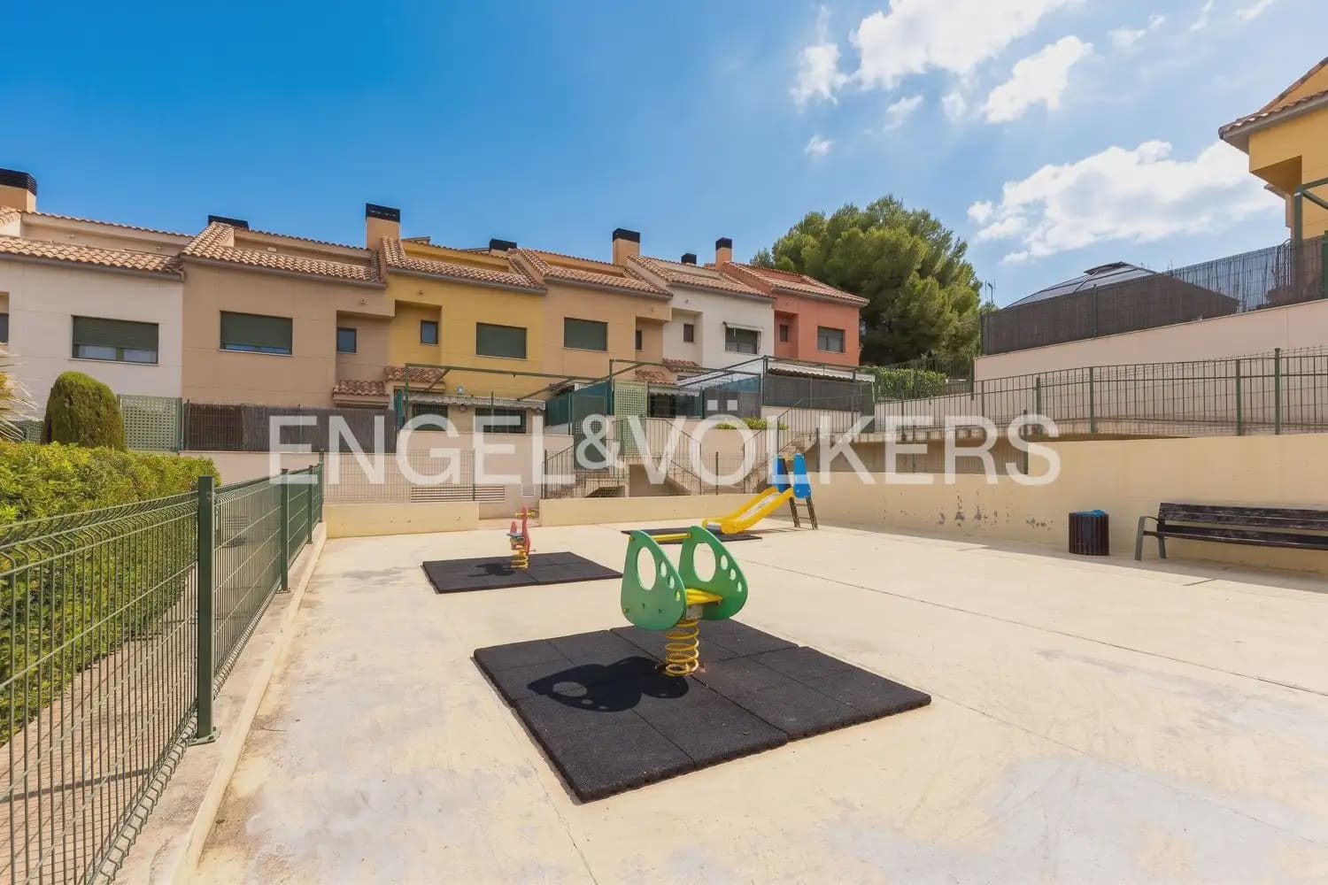 3 Zimmer Reihenhaus zu vermieten in Betera mit Pool Garage - 2.200 € (Ref: 10185201)