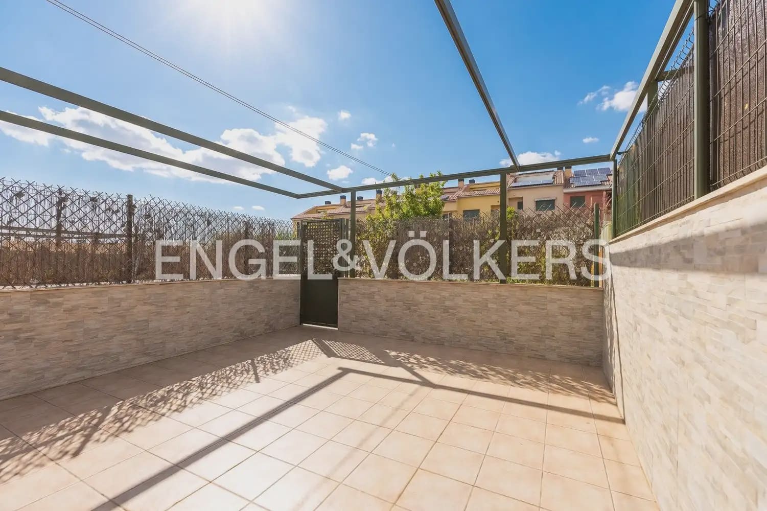 3 Zimmer Reihenhaus zu vermieten in Betera mit Pool Garage - 2.200 € (Ref: 10185201)