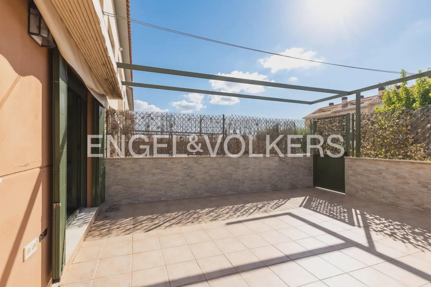 3 Zimmer Reihenhaus zu vermieten in Betera mit Pool Garage - 2.200 € (Ref: 10185201)
