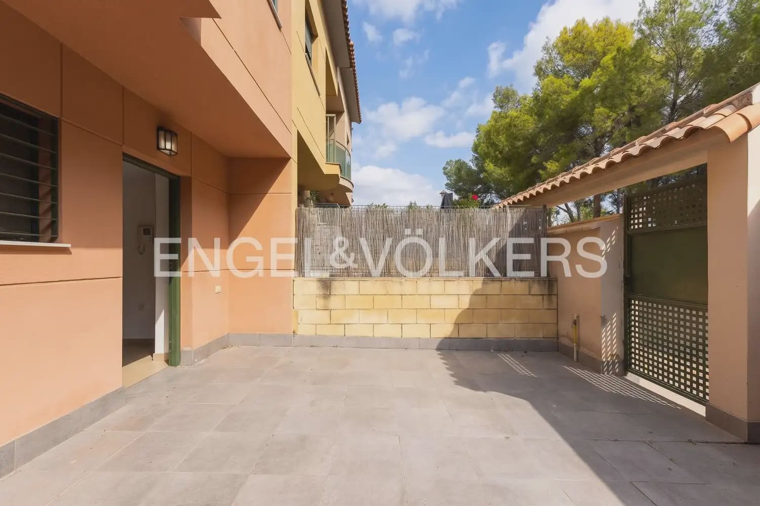 3 Zimmer Reihenhaus zu vermieten in Betera mit Pool Garage - 2.200 € (Ref: 10185201)