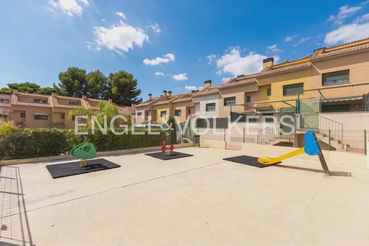 3 Zimmer Reihenhaus zu vermieten in Betera mit Pool Garage - 2.200 € (Ref: 10185201)