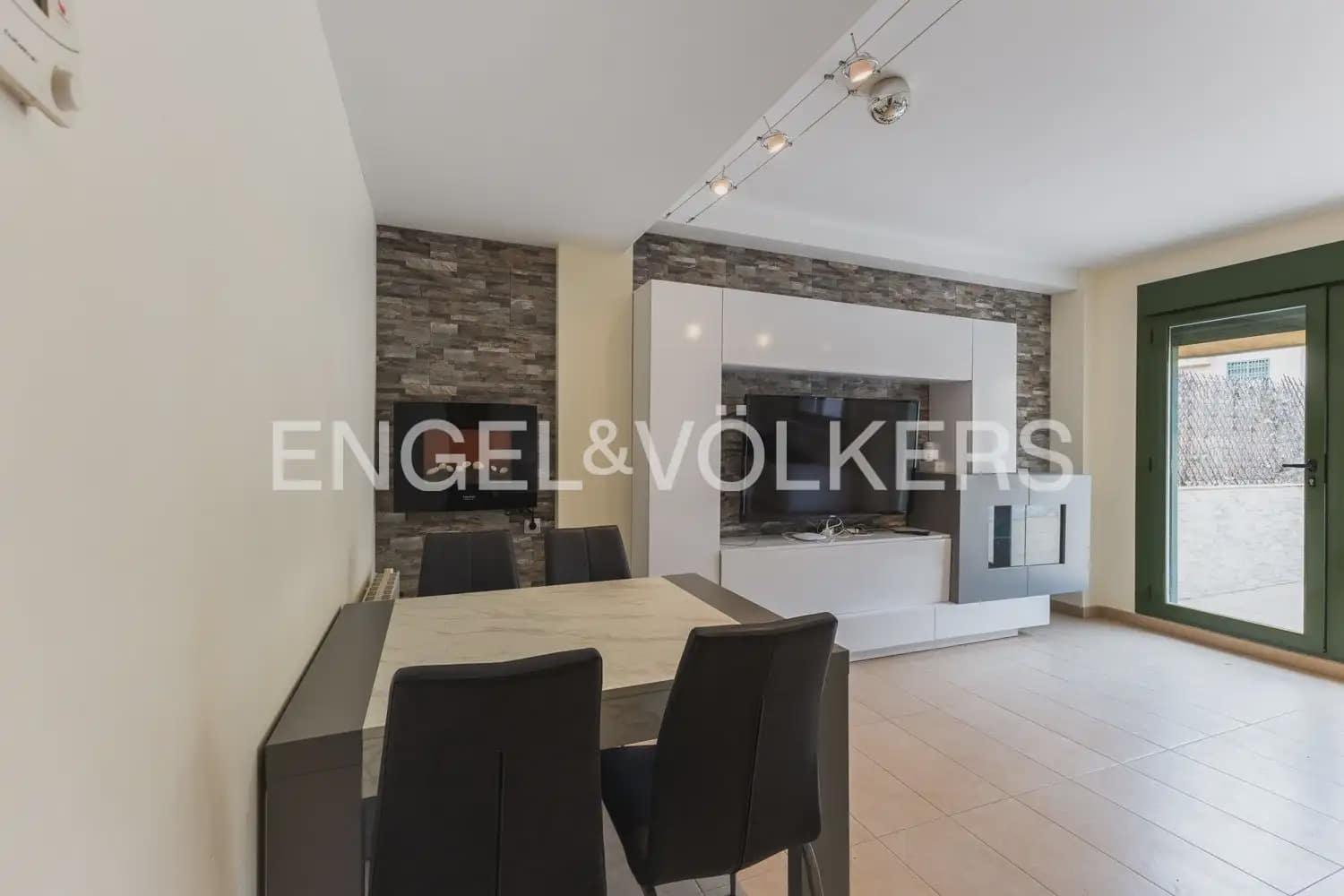 3 Zimmer Reihenhaus zu vermieten in Betera mit Pool Garage - 2.200 € (Ref: 10185201)