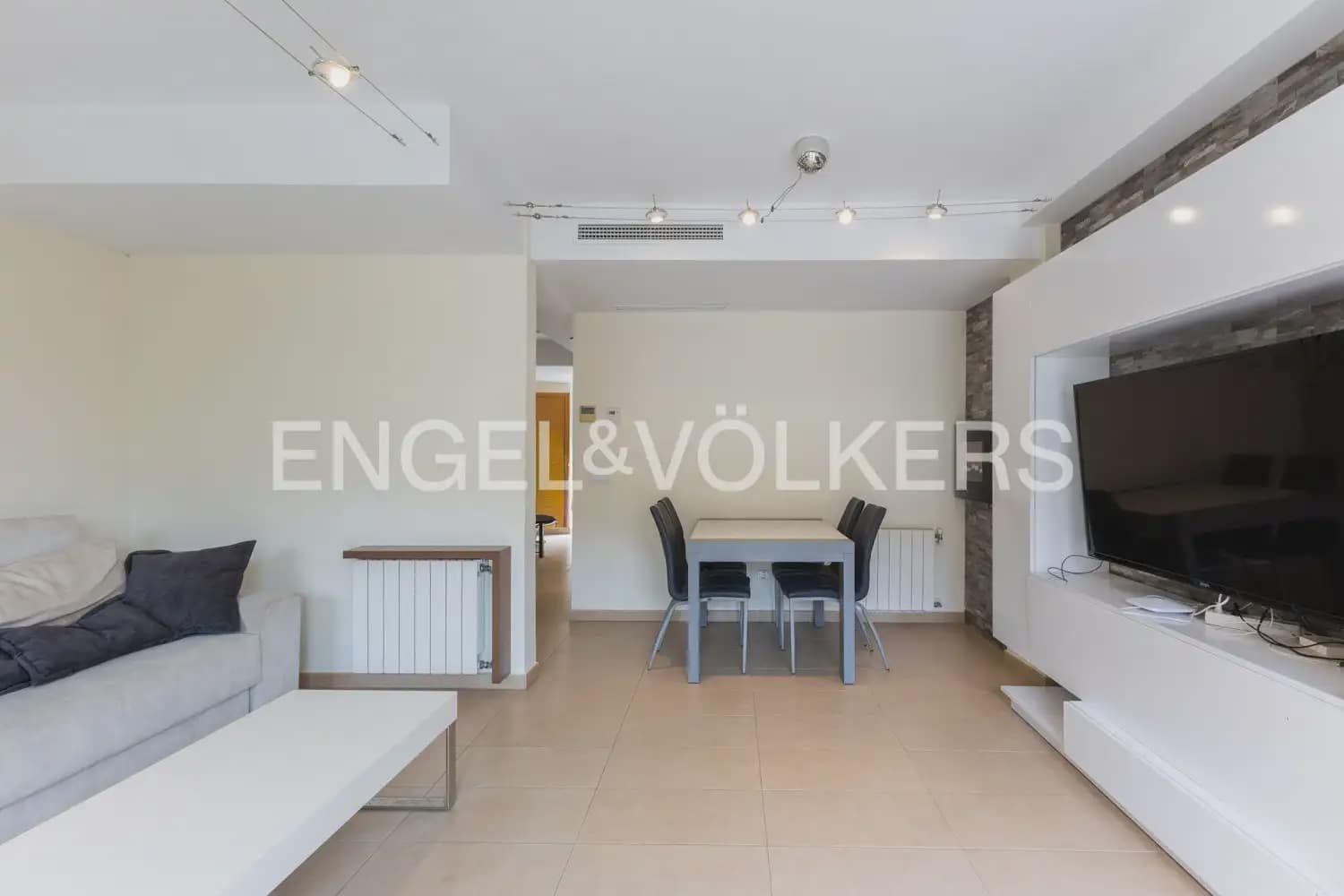 3 Zimmer Reihenhaus zu vermieten in Betera mit Pool Garage - 2.200 € (Ref: 10185201)