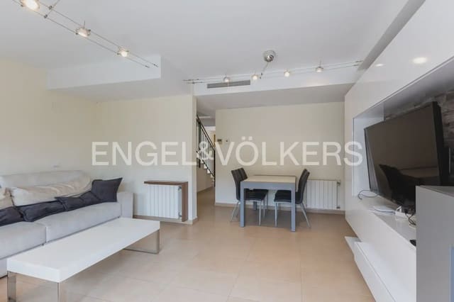 3 Zimmer Reihenhaus zu vermieten in Bétera mit Pool Garage - 2.200 € (Ref: 10185201)