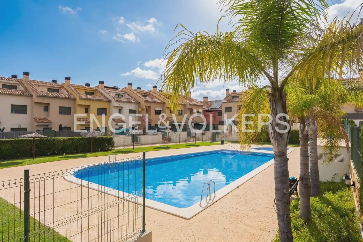 3 Zimmer Reihenhaus zu vermieten in Betera mit Pool Garage - 2.200 € (Ref: 10185201)