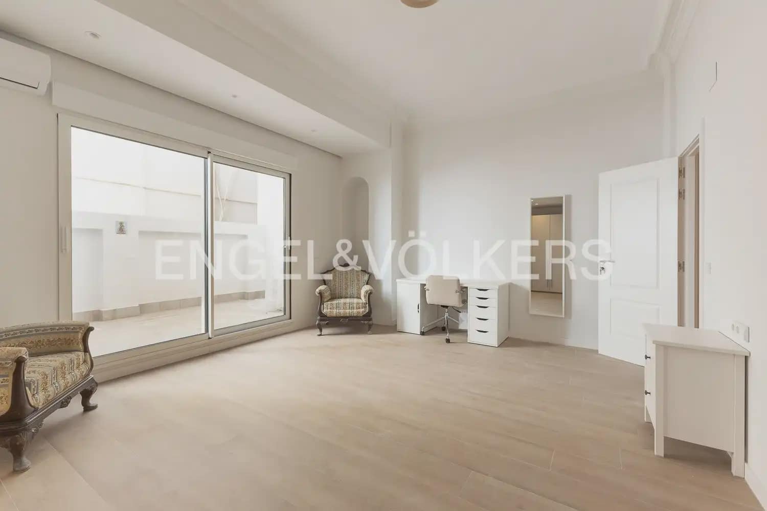 5 sypialnia Mieszkanie do wynajęcia w Miasto Walencja z garażem - 4 500 € (Ref: 10185898)