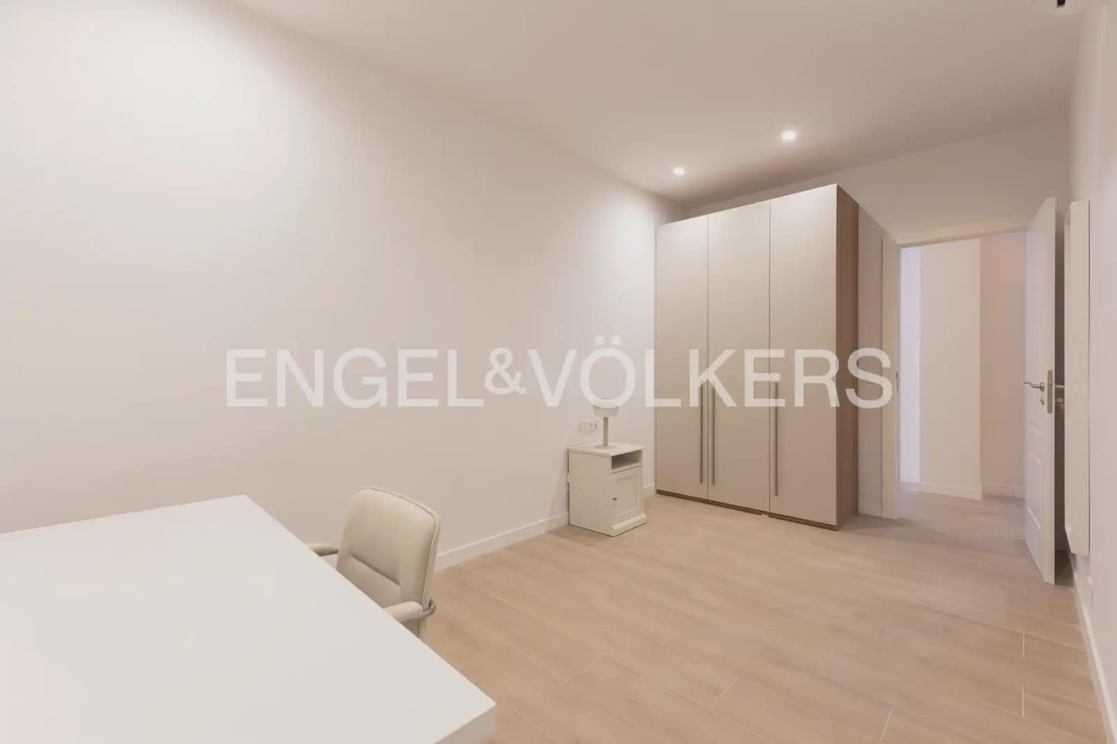 5 sypialnia Mieszkanie do wynajęcia w Miasto Walencja z garażem - 4 500 € (Ref: 10185898)