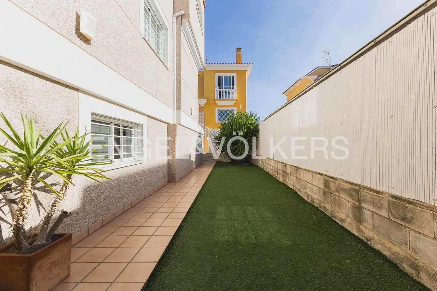 3 quarto Moradia para venda em Daimus com piscina garagem - 420 000 € (Ref: 10185899)