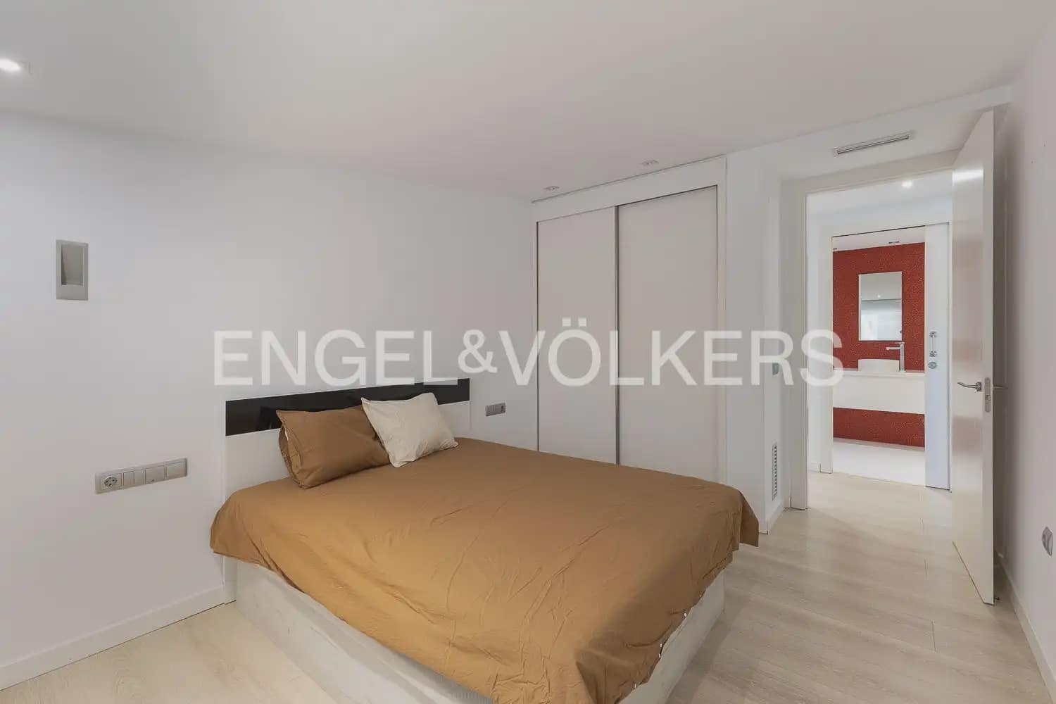 6 soverom Villa til salgs i Betera med svømmebasseng garasje - € 1 800 000 (Ref: 10185902)