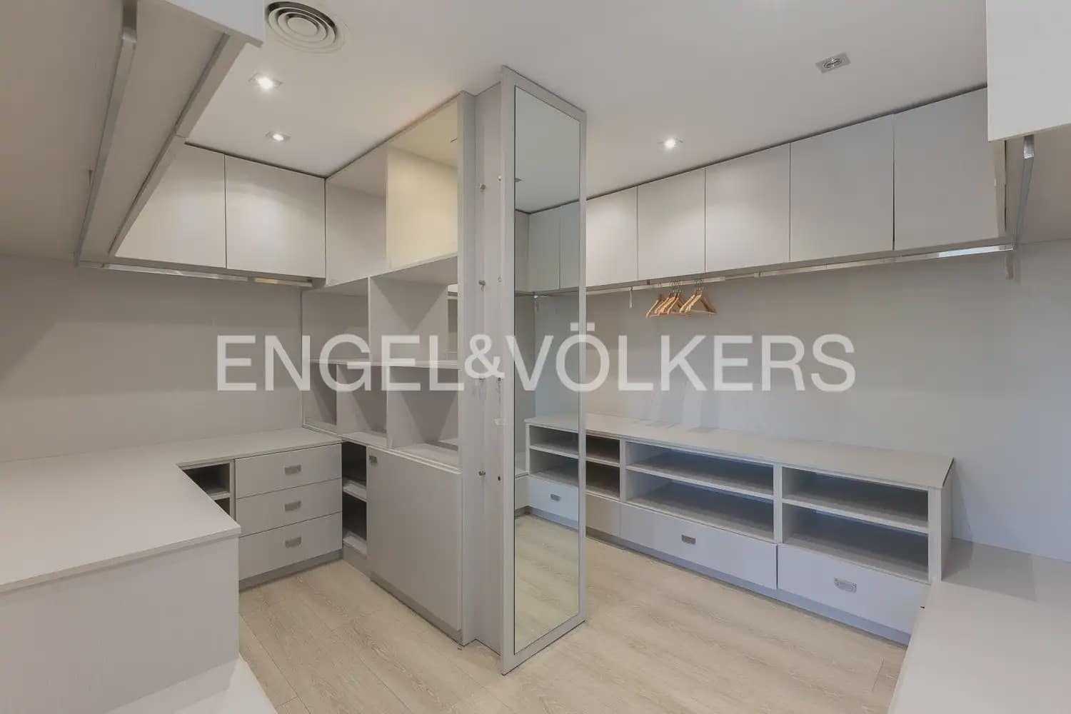 6 soverom Villa til salgs i Betera med svømmebasseng garasje - € 1 800 000 (Ref: 10185902)