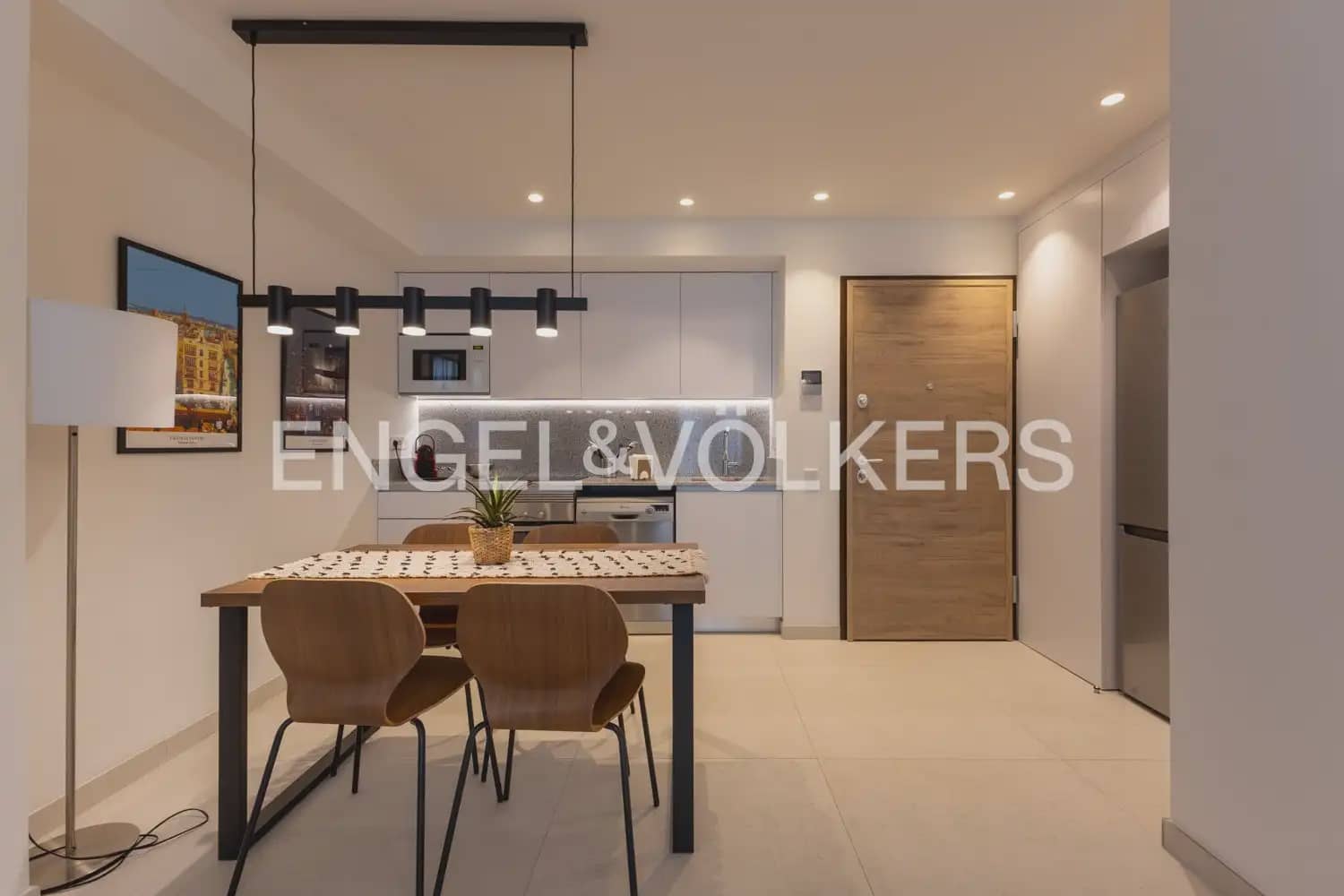 1 slaapkamer Flat te huur in Valencia stad - € 3.000 (Ref: 10186180)