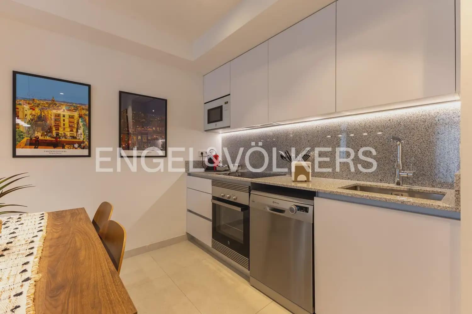 1 slaapkamer Flat te huur in Valencia stad - € 3.000 (Ref: 10186180)