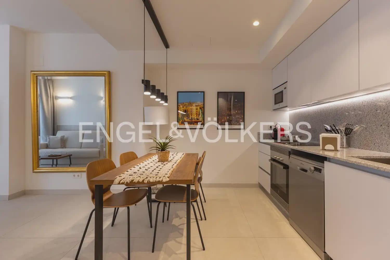 1 slaapkamer Flat te huur in Valencia stad - € 3.000 (Ref: 10186180)