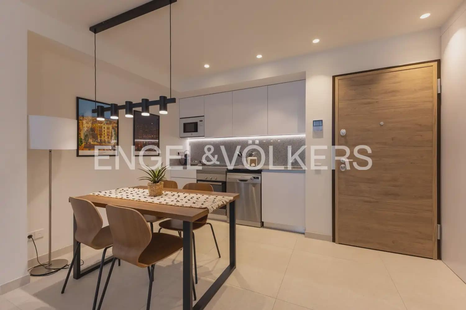 1 slaapkamer Flat te huur in Valencia stad - € 3.000 (Ref: 10186180)