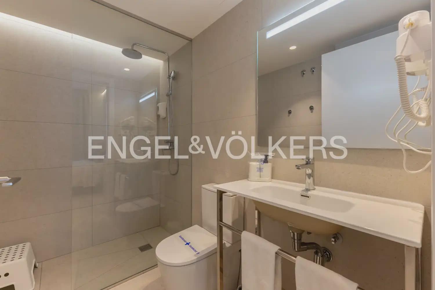1 slaapkamer Flat te huur in Valencia stad - € 3.000 (Ref: 10186180)