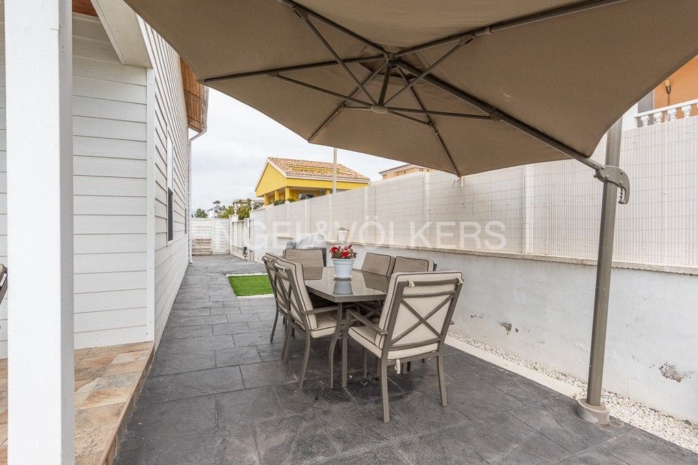 4 slaapkamer Villa te koop in Moncofa met zwembad garage - € 465.000 (Ref: 8229709)