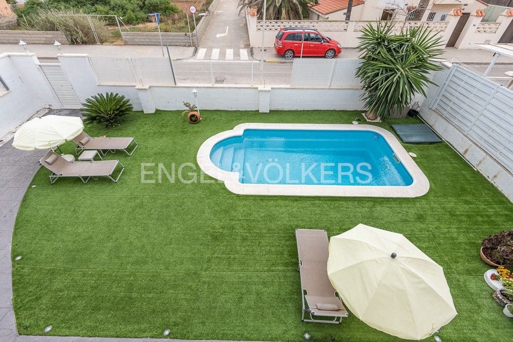 4 slaapkamer Villa te koop in Moncofa met zwembad garage - € 465.000 (Ref: 8229709)