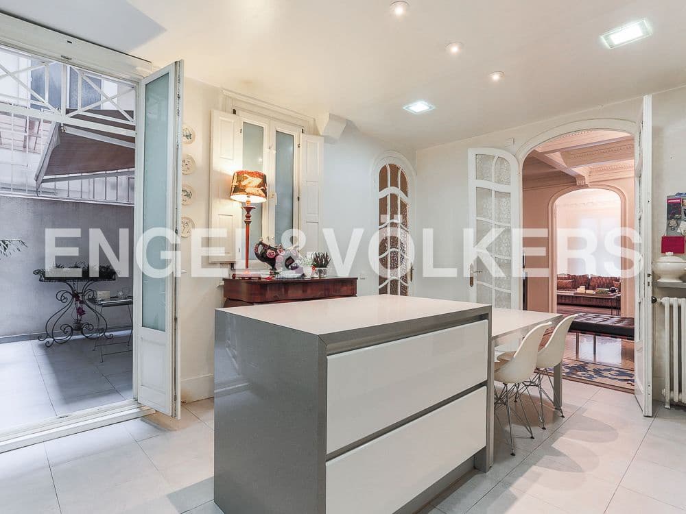 4 Zimmer Wohnung zu verkaufen in Valencia Stadt mit Garage - 1.650.000 € (Ref: 8234719)