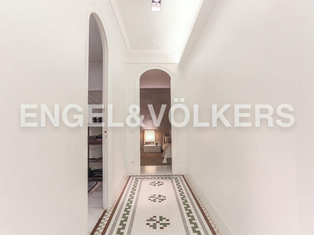 4 Zimmer Wohnung zu verkaufen in Valencia Stadt mit Garage - 1.650.000 € (Ref: 8234719)