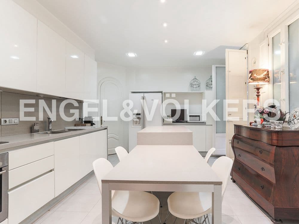 4 Zimmer Wohnung zu verkaufen in Valencia Stadt mit Garage - 1.650.000 € (Ref: 8234719)