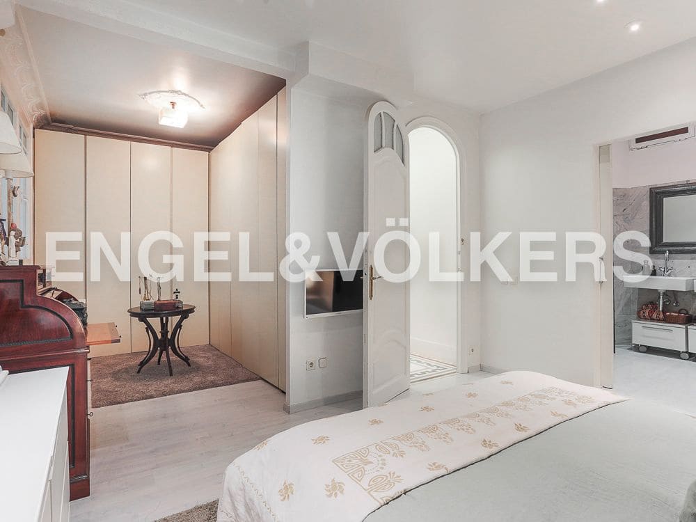 4 Zimmer Wohnung zu verkaufen in Valencia Stadt mit Garage - 1.650.000 € (Ref: 8234719)