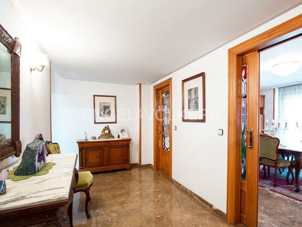 4 Zimmer Wohnung zu verkaufen in Valencia Stadt mit Garage - 695.000 € (Ref: 8234823)