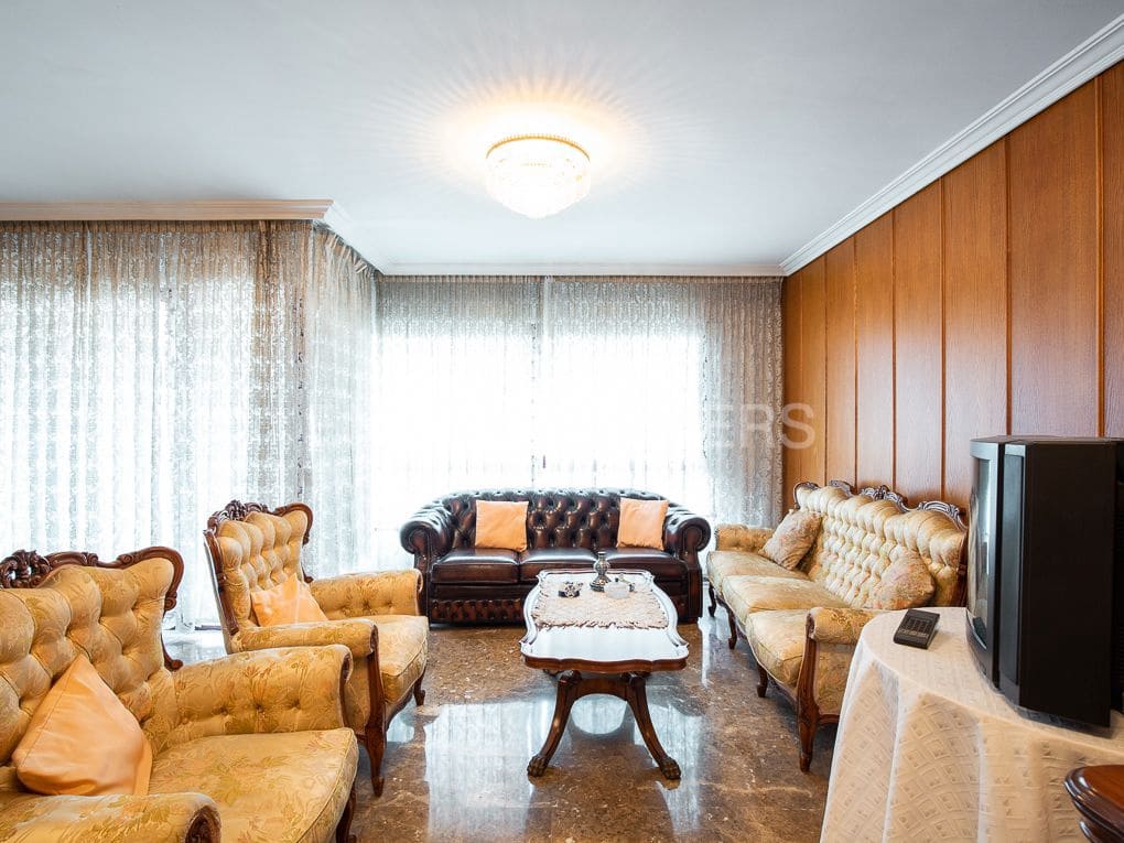 4 Zimmer Wohnung zu verkaufen in Valencia Stadt mit Garage - 695.000 € (Ref: 8234823)