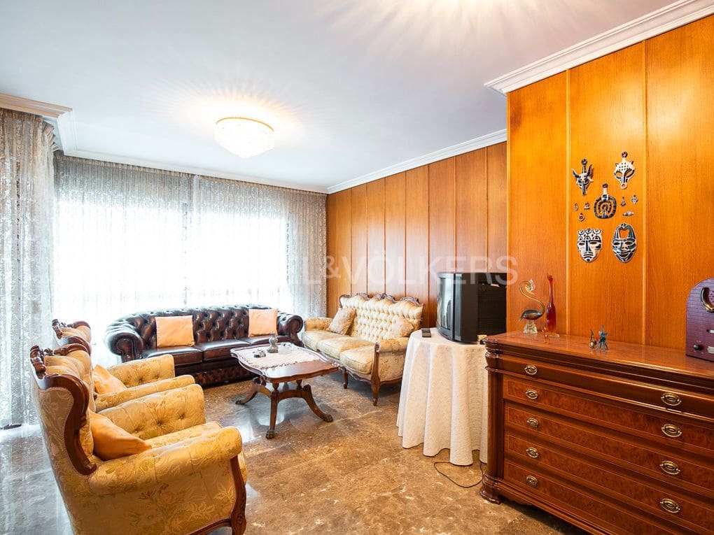 4 Zimmer Wohnung zu verkaufen in Valencia Stadt mit Garage - 695.000 € (Ref: 8234823)