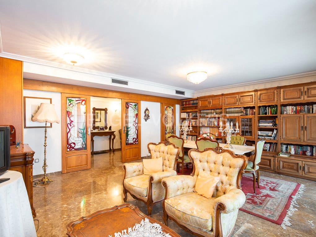 4 Zimmer Wohnung zu verkaufen in Valencia Stadt mit Garage - 695.000 € (Ref: 8234823)