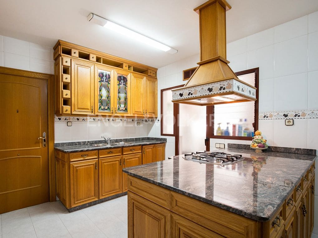 4 Zimmer Wohnung zu verkaufen in Valencia Stadt mit Garage - 695.000 € (Ref: 8234823)