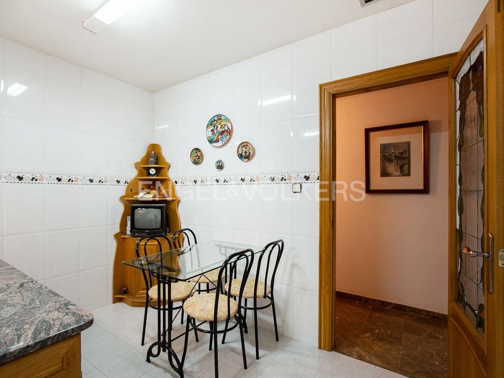 4 Zimmer Wohnung zu verkaufen in Valencia Stadt mit Garage - 695.000 € (Ref: 8234823)