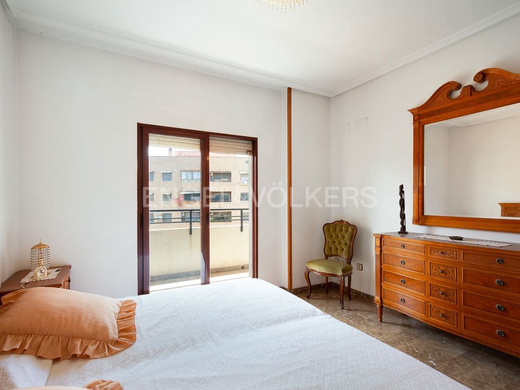 4 Zimmer Wohnung zu verkaufen in Valencia Stadt mit Garage - 695.000 € (Ref: 8234823)