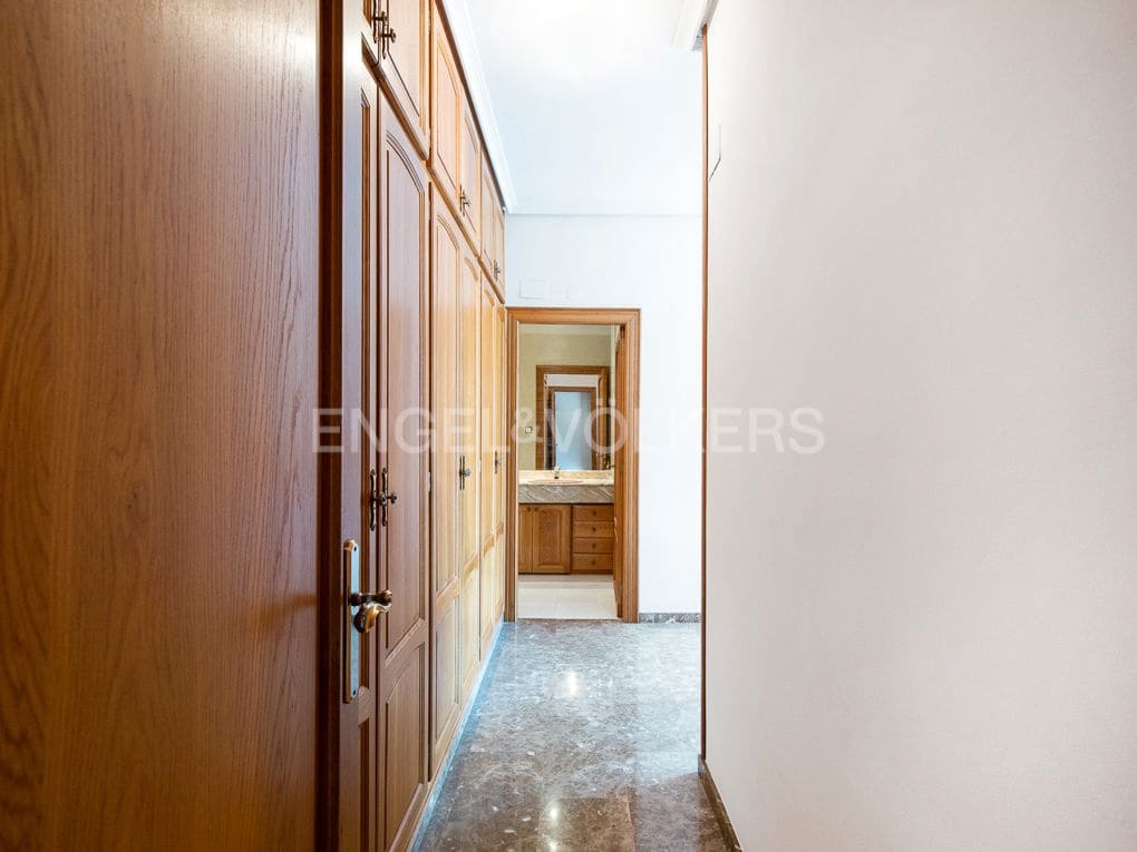4 Zimmer Wohnung zu verkaufen in Valencia Stadt mit Garage - 695.000 € (Ref: 8234823)