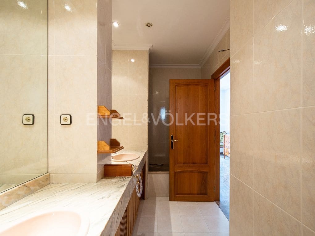 4 Zimmer Wohnung zu verkaufen in Valencia Stadt mit Garage - 695.000 € (Ref: 8234823)