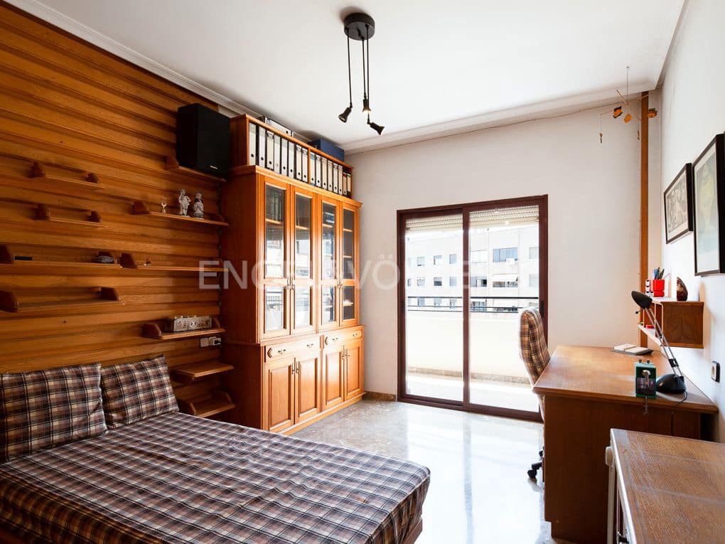 4 Zimmer Wohnung zu verkaufen in Valencia Stadt mit Garage - 695.000 € (Ref: 8234823)