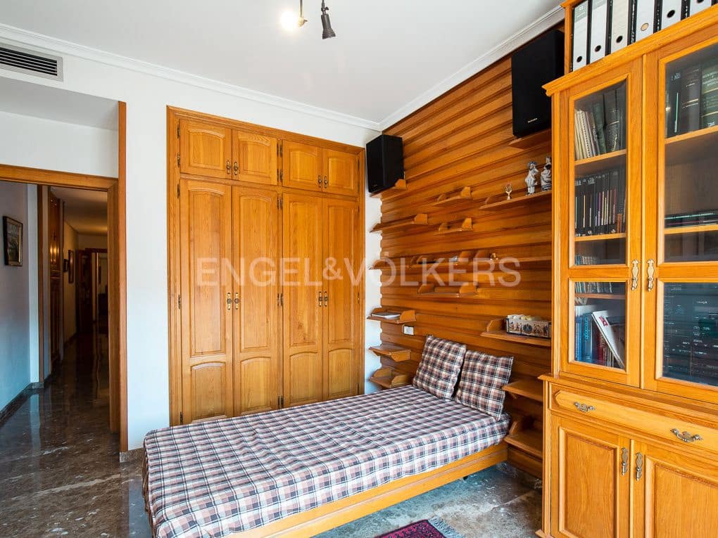 4 Zimmer Wohnung zu verkaufen in Valencia Stadt mit Garage - 695.000 € (Ref: 8234823)
