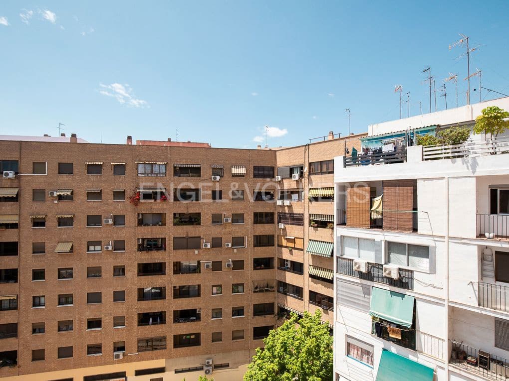 4 Zimmer Wohnung zu verkaufen in Valencia Stadt mit Garage - 695.000 € (Ref: 8234823)