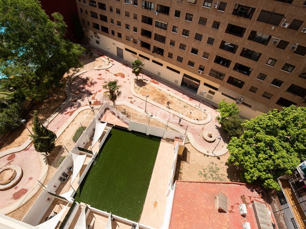 4 Zimmer Wohnung zu verkaufen in Valencia Stadt mit Garage - 695.000 € (Ref: 8234823)