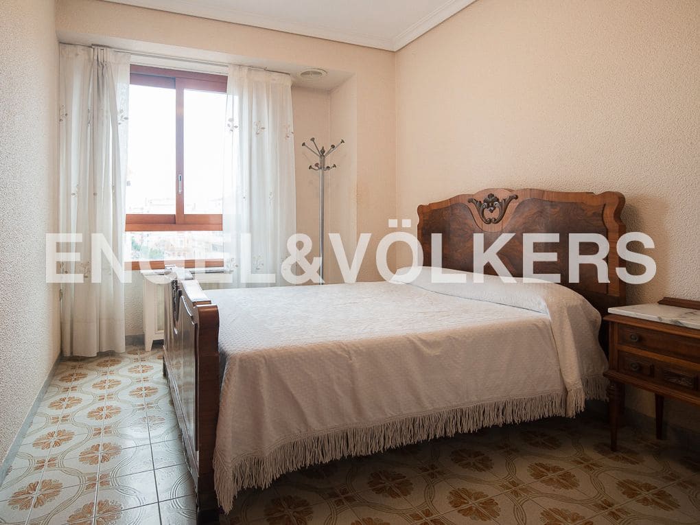 4 bedroom Apartment for sale in Vila-real - € 210,000 (Ref: 8234833)