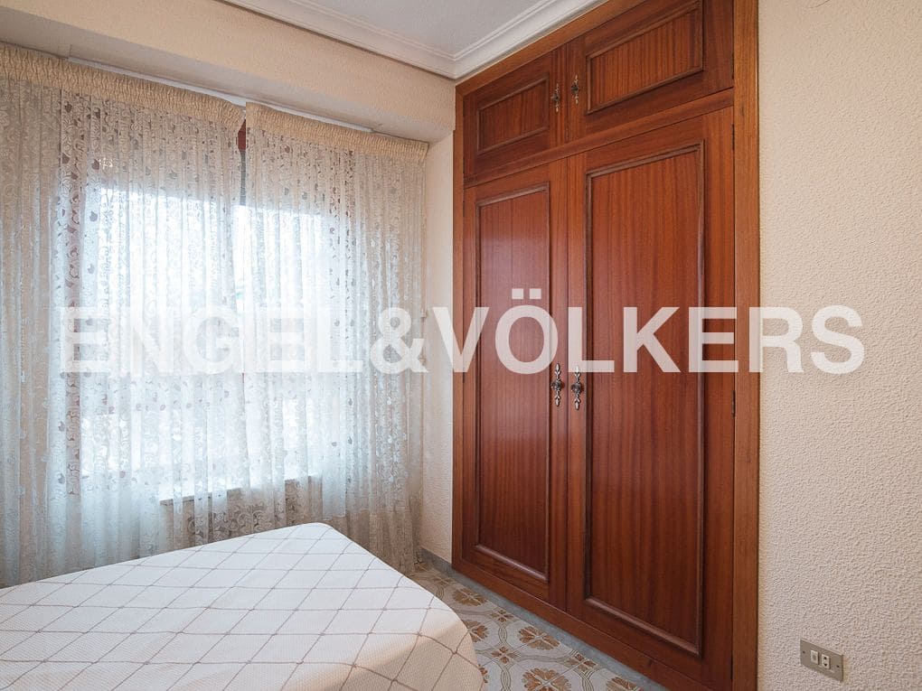 4 bedroom Apartment for sale in Vila-real - € 210,000 (Ref: 8234833)