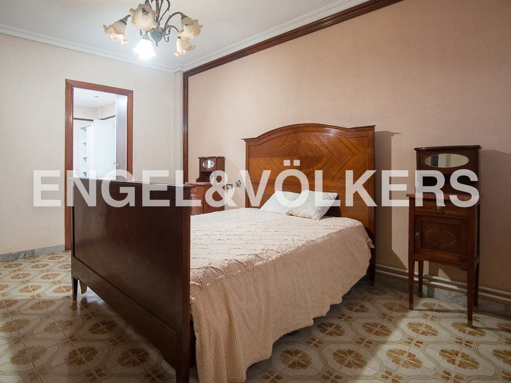 4 bedroom Apartment for sale in Vila-real - € 210,000 (Ref: 8234833)