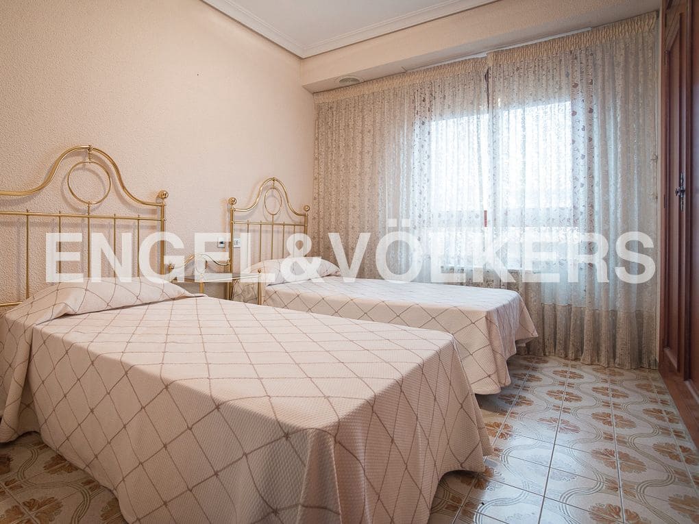 4 bedroom Apartment for sale in Vila-real - € 210,000 (Ref: 8234833)