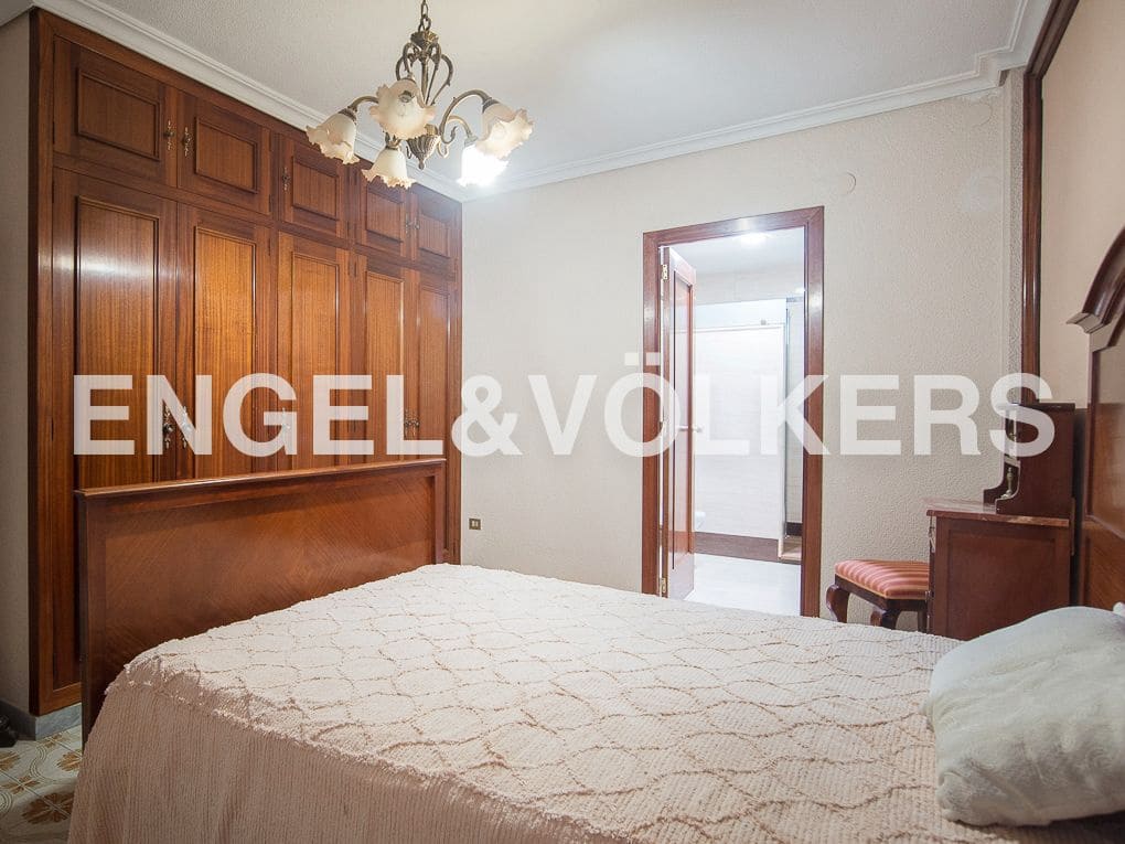 4 bedroom Apartment for sale in Vila-real - € 210,000 (Ref: 8234833)